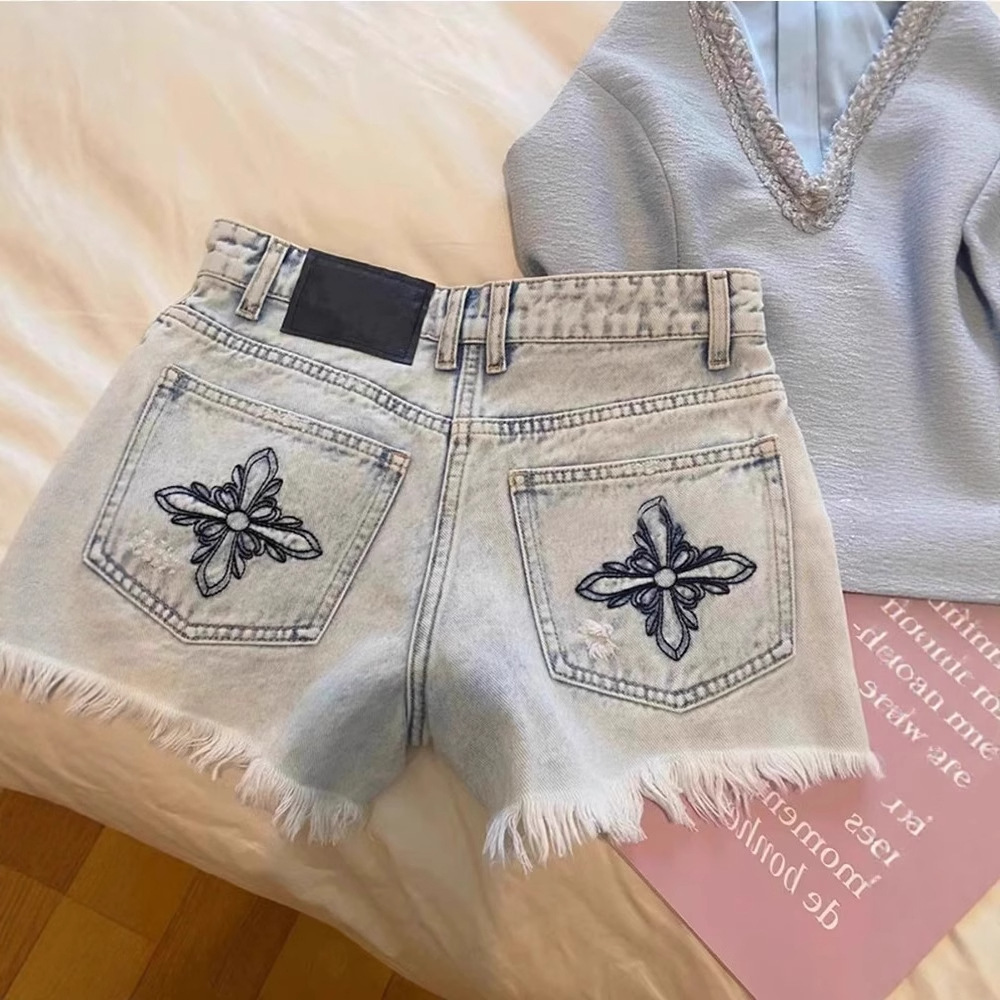 Shorts Denim Frayed - Celana Pendek Denim Wanita Model Vintage